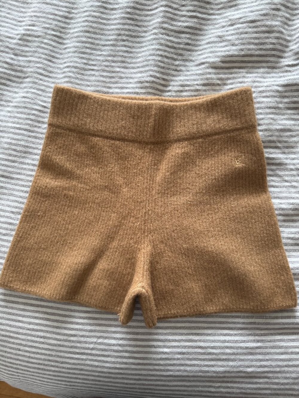 Everlane Cozy-Stretch Knit Short | Wool/Yak Blend | Small | Excellent condition